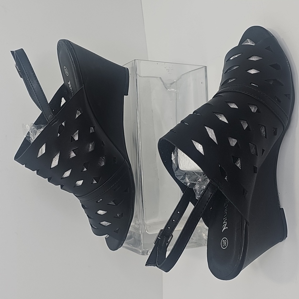 Women Nature Breeze Black Wedge Sandals Elegant and Versatile, Size 8½